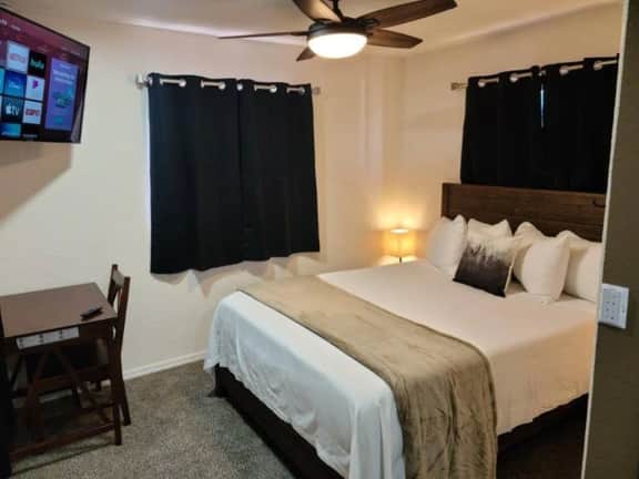 70B Studio w/Kitchenette near Grand Canyon South Rim Sleeps 4