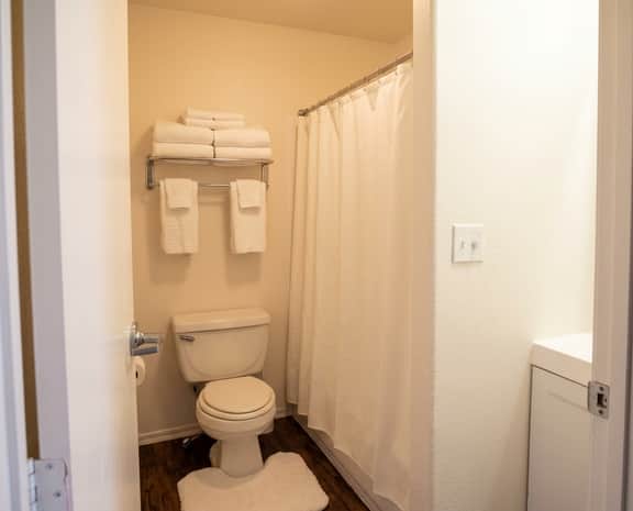 Grand Canyon Gateway: Private Suite with Full Kitchen-Sleeps 4
